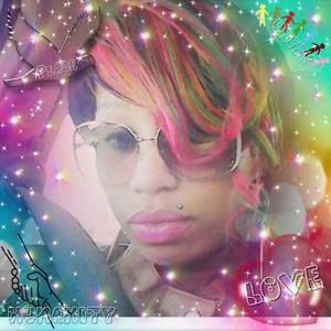 Meet your Posher, Akia